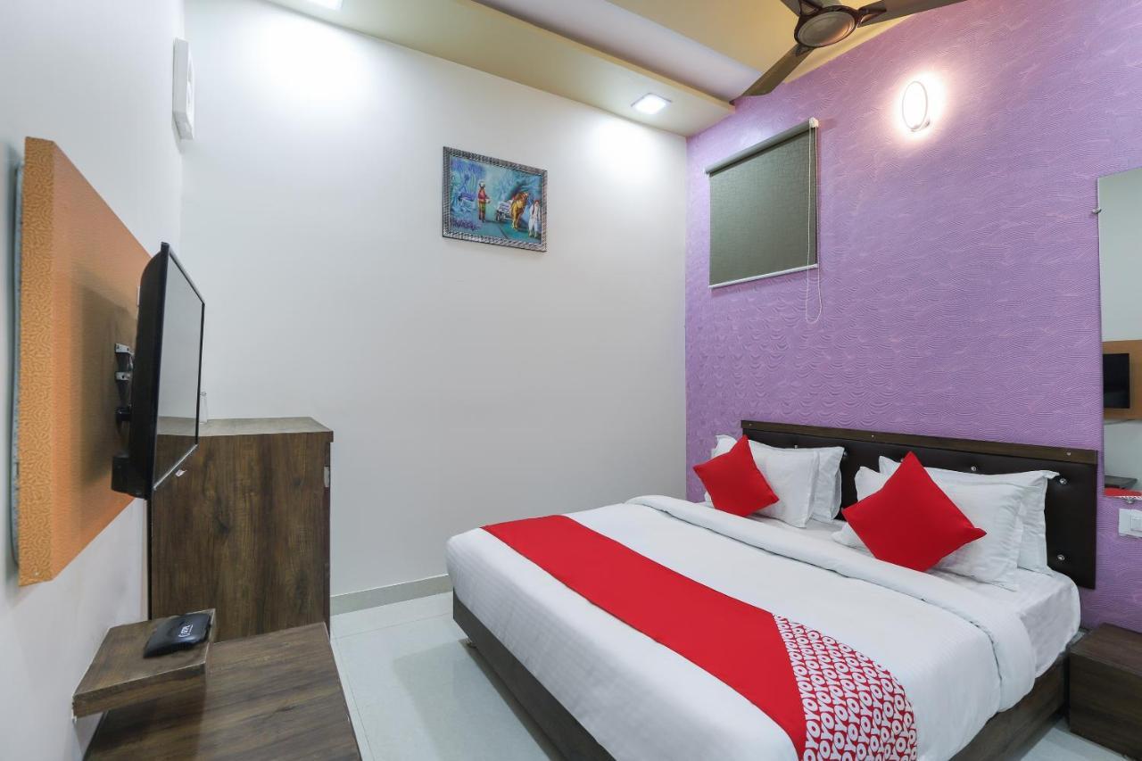 Naroda Oyo 47110 Hotel Royal Palace المظهر الخارجي الصورة