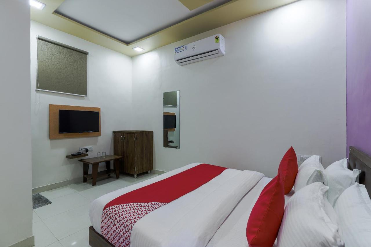 Naroda Oyo 47110 Hotel Royal Palace المظهر الخارجي الصورة