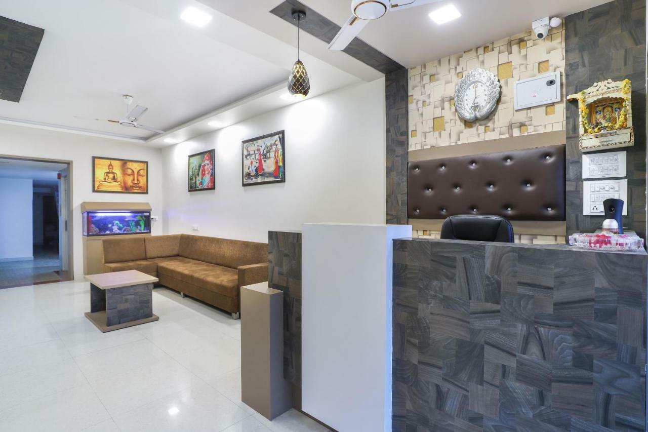 Naroda Oyo 47110 Hotel Royal Palace المظهر الخارجي الصورة