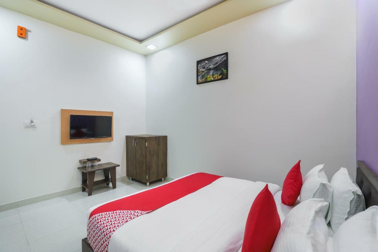 Naroda Oyo 47110 Hotel Royal Palace المظهر الخارجي الصورة
