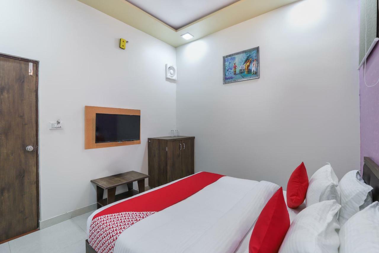 Naroda Oyo 47110 Hotel Royal Palace المظهر الخارجي الصورة