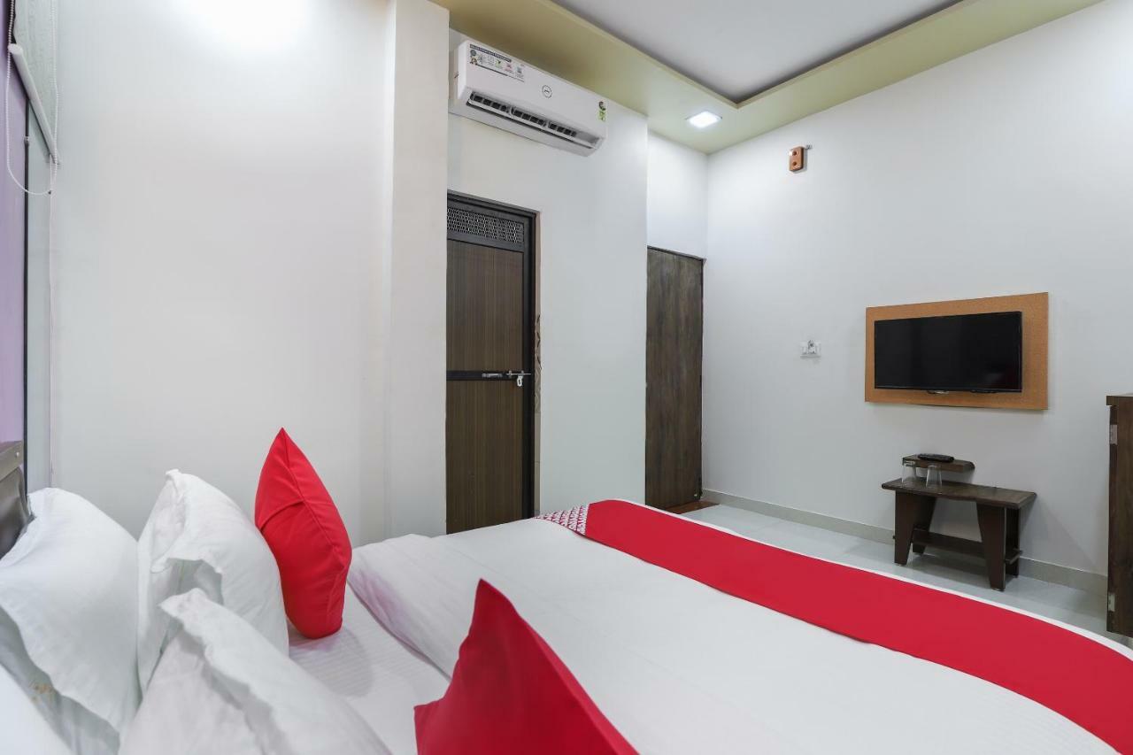 Naroda Oyo 47110 Hotel Royal Palace المظهر الخارجي الصورة